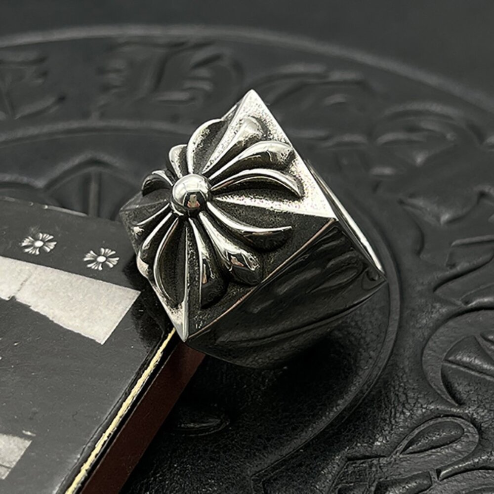 Chrome Hearts Three-Dimensional Cross Flower Wide Ring - Picture 6 of 9